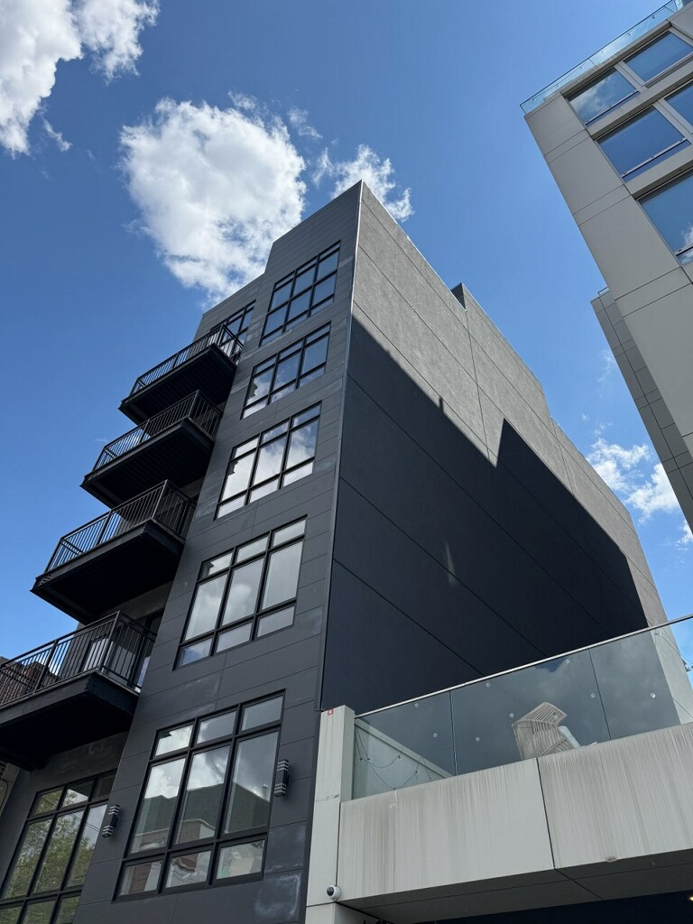 Black-Clad Mid-Rise